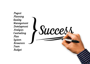 「Success」の文字を書く手