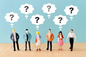 人形とクエスチョンマーク